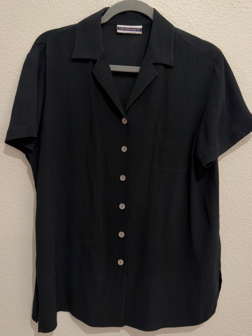 Amanda Smith 100% Silk Black Short-Sleeve Button-Up Blouse